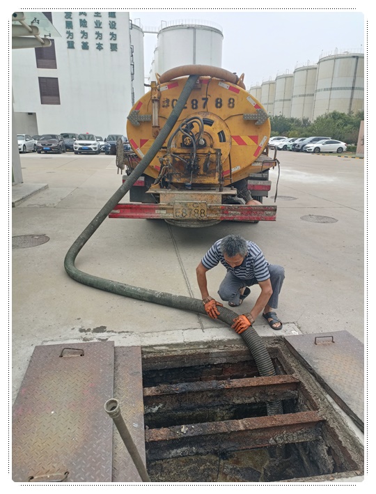 乌拉特后隔油池清掏