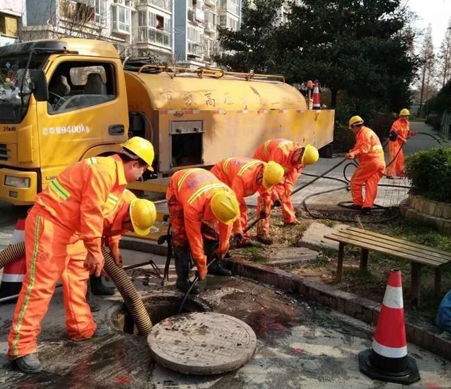 乌拉特后市政管道清淤