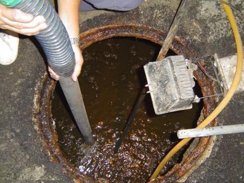 乌拉特后隔油池清理