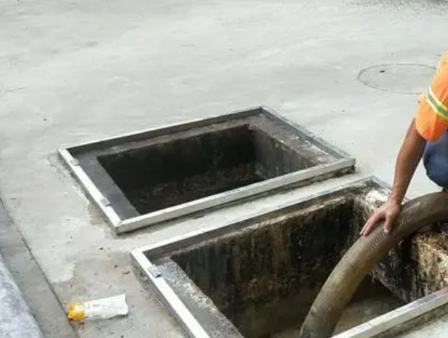 乌拉特后化粪池清理