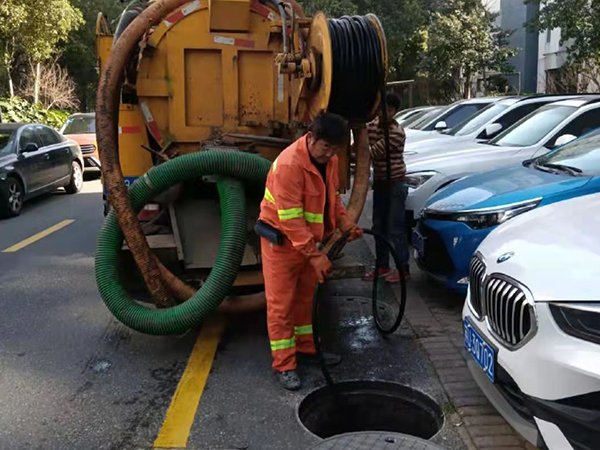 乌拉特后排污管道清淤